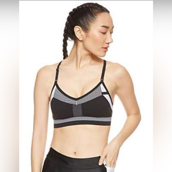 Women's Nike Flyknit Indy Bra - Picture 4 of 4
